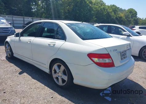 2010 Mercedes-Benz C 300 Luxury/Sport из США, поврежденный, VIN WDDGF5EB2AF477652